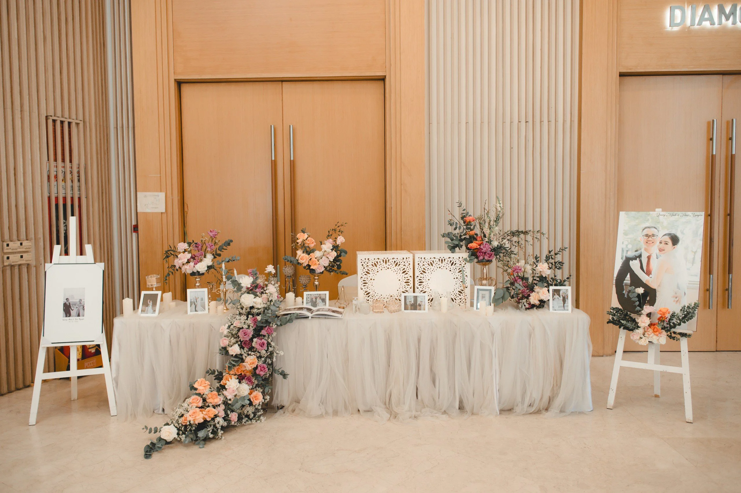 Bàn gallery cưới - Khái niệm dễ hiểu cho người mới chuẩn bị cưới