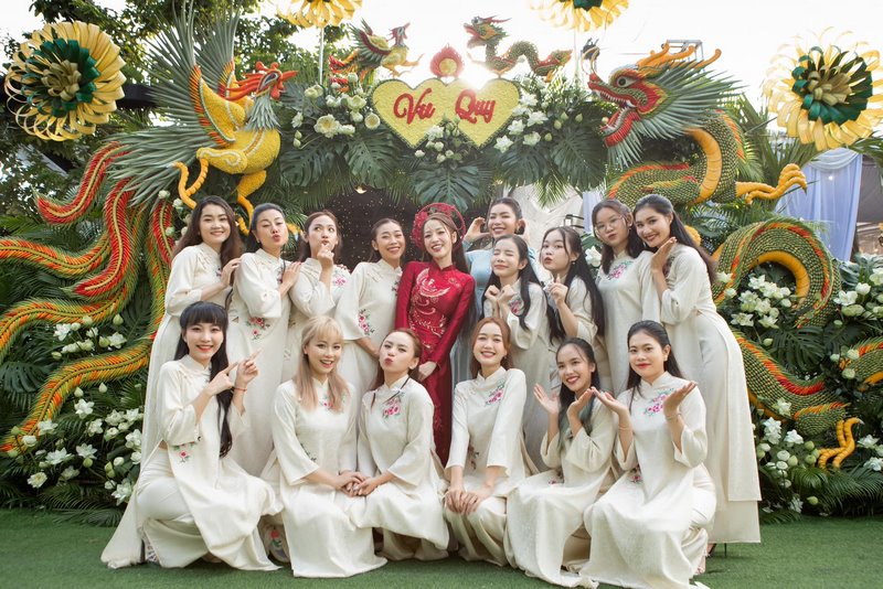 Trang phục ăn hỏi - Trang trọng nhưng không nặng nề