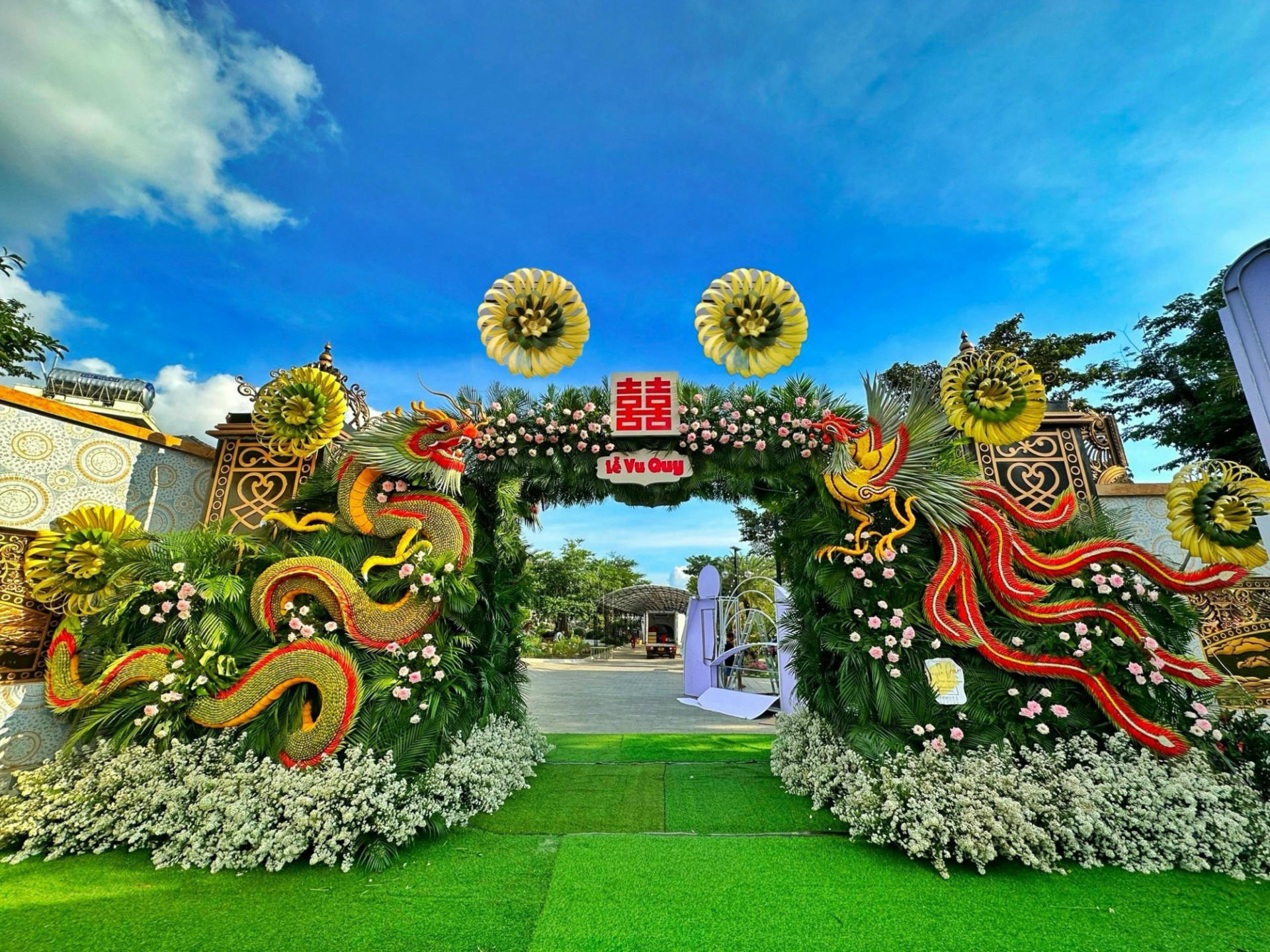 Cổng cưới rồng phượng - Mẫu lá dừa, lá cau truyền thống