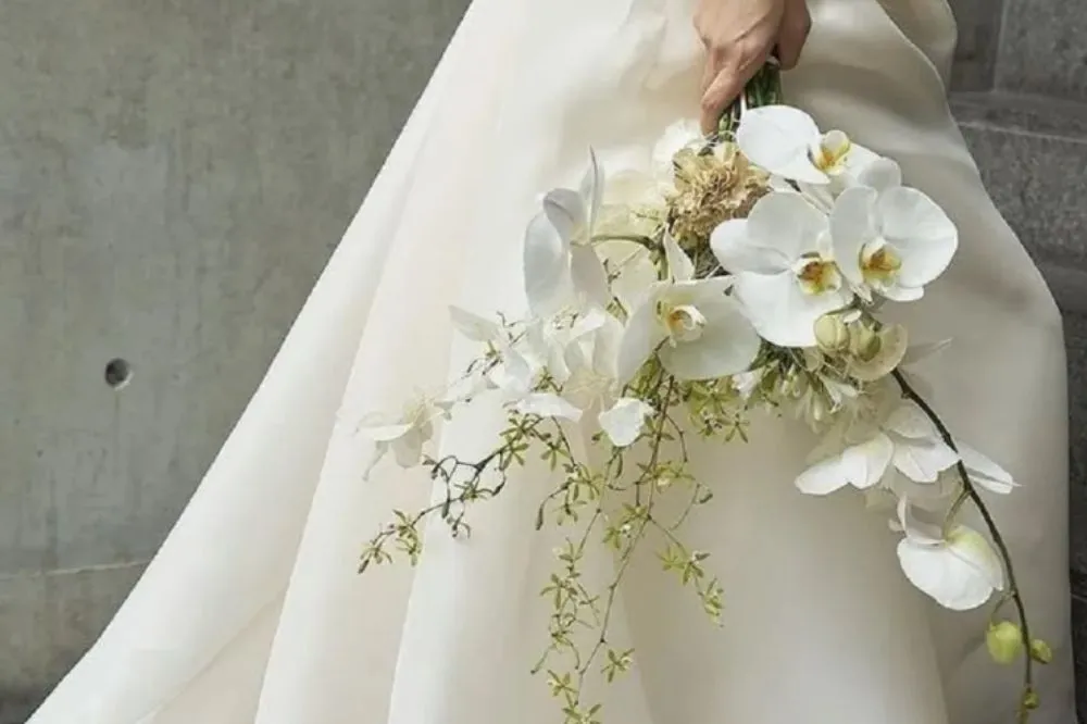 Hoa cưới đẹp 2026 - Hoa cưới dáng tự nhiên Hand-tied