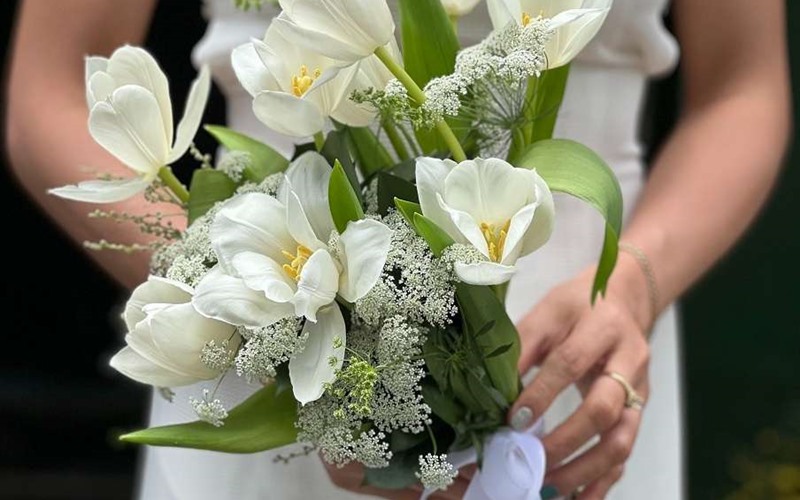 Hoa cưới cầm tay - 3. Hoa tulip: thanh lịch và hiện đại