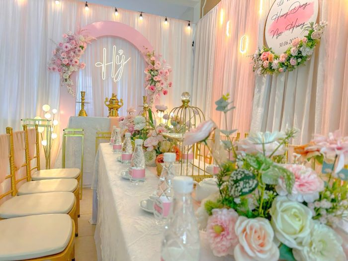 Cưới tone hồng pastel - Lễ gia tiên và bàn thờ họ